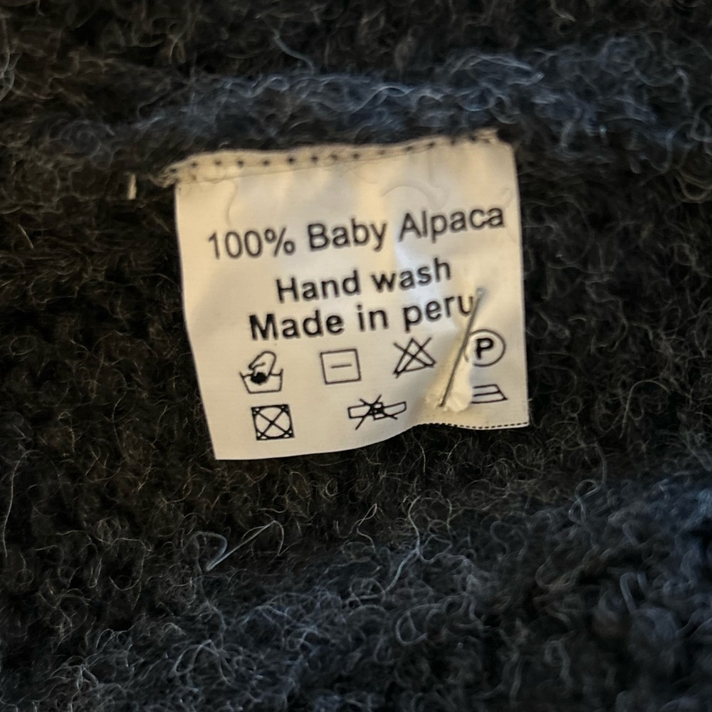 NWT Simply Natural Designs poncho/cape. Dark gray knit, 100% baby alpaca. - Picture 6 of 7